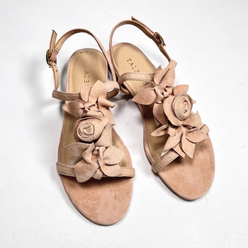 Women's Talbots Suede Sandals Size 6M Nude Tan